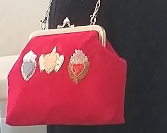 Borsa cuore sacro rossa velluto ricamo perline a mano fatta a mano, tracolla chiusura metallo bacio, borsetta da sera, party wallet italiana.