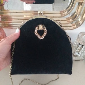 Borsetta nera velluto ricamo Cuore Sacro perline, a tracolla fatta a mano, black velvet party handbag, metal frame, red beaded bag handmade.