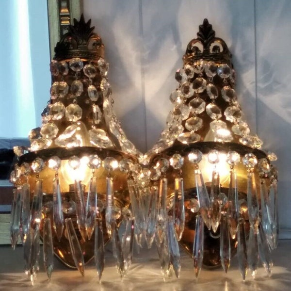 Coppia Appliques bronzo oro Cristalli, Impero, Mongolfiere, Vintage 50' originale Francesi, ottimo stato, completo di cristalli pendenti.