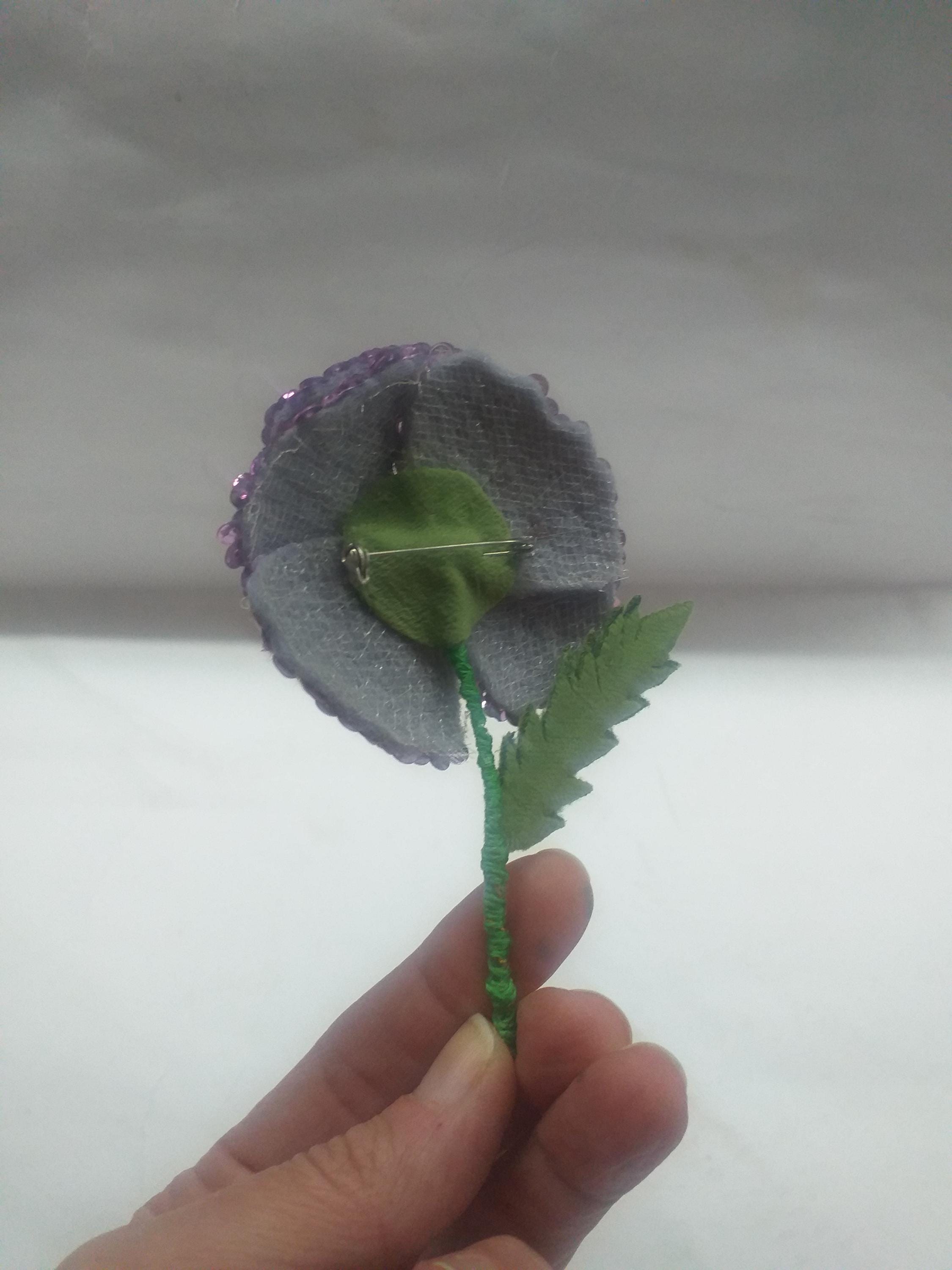 Spilla fiore in pelliccia marrone - Italia