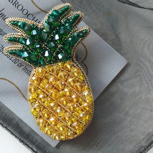 Spilla Ananas ricamato perline e perle di cristallo、fatto a mano、ricamo、spila frutta Tropice con perline、estiva frutta ricamata。