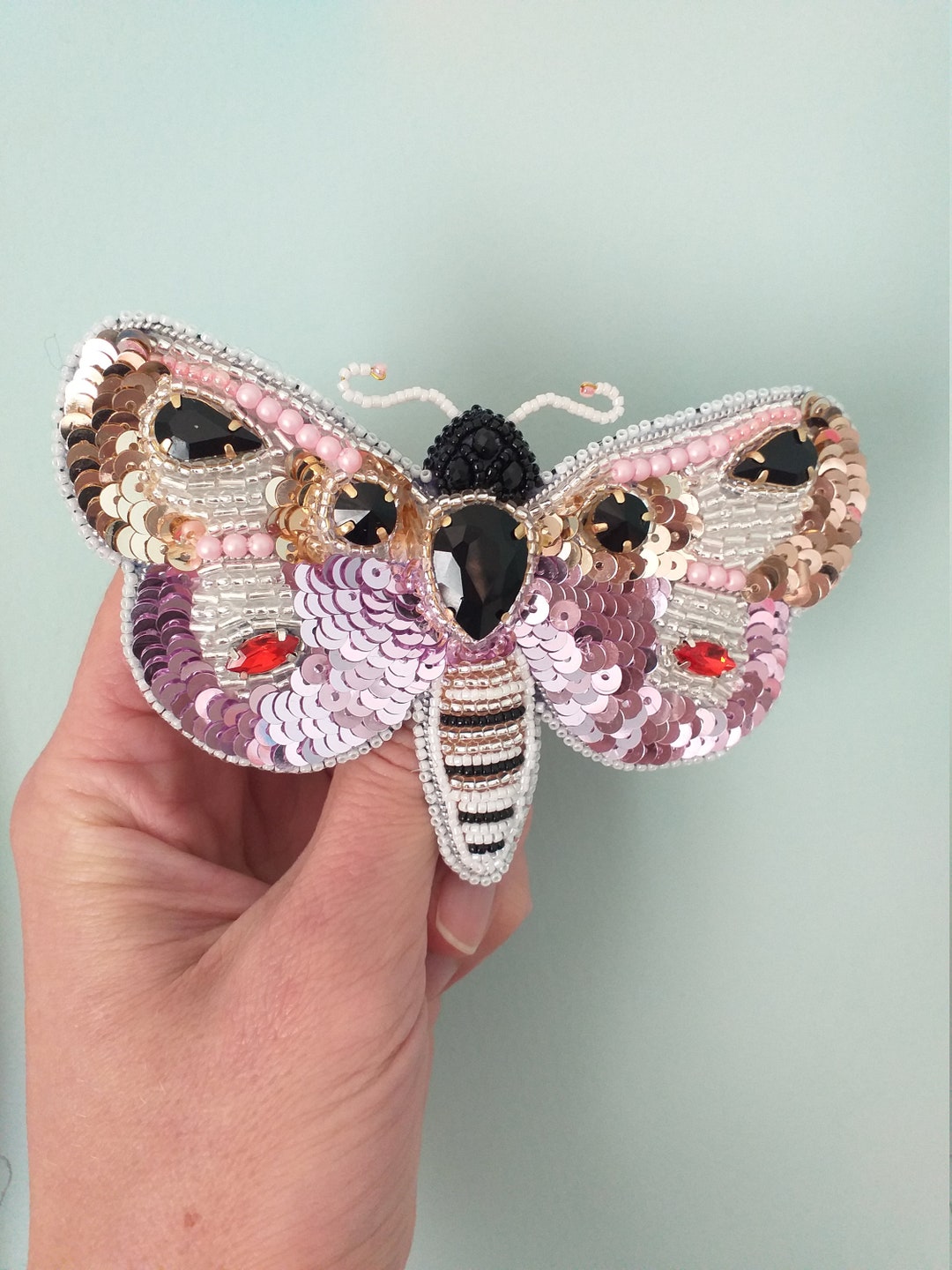 Spilla Vintage A Farfalla Con Stravaganti Strass – Lusso E Fascino Senza Nichel