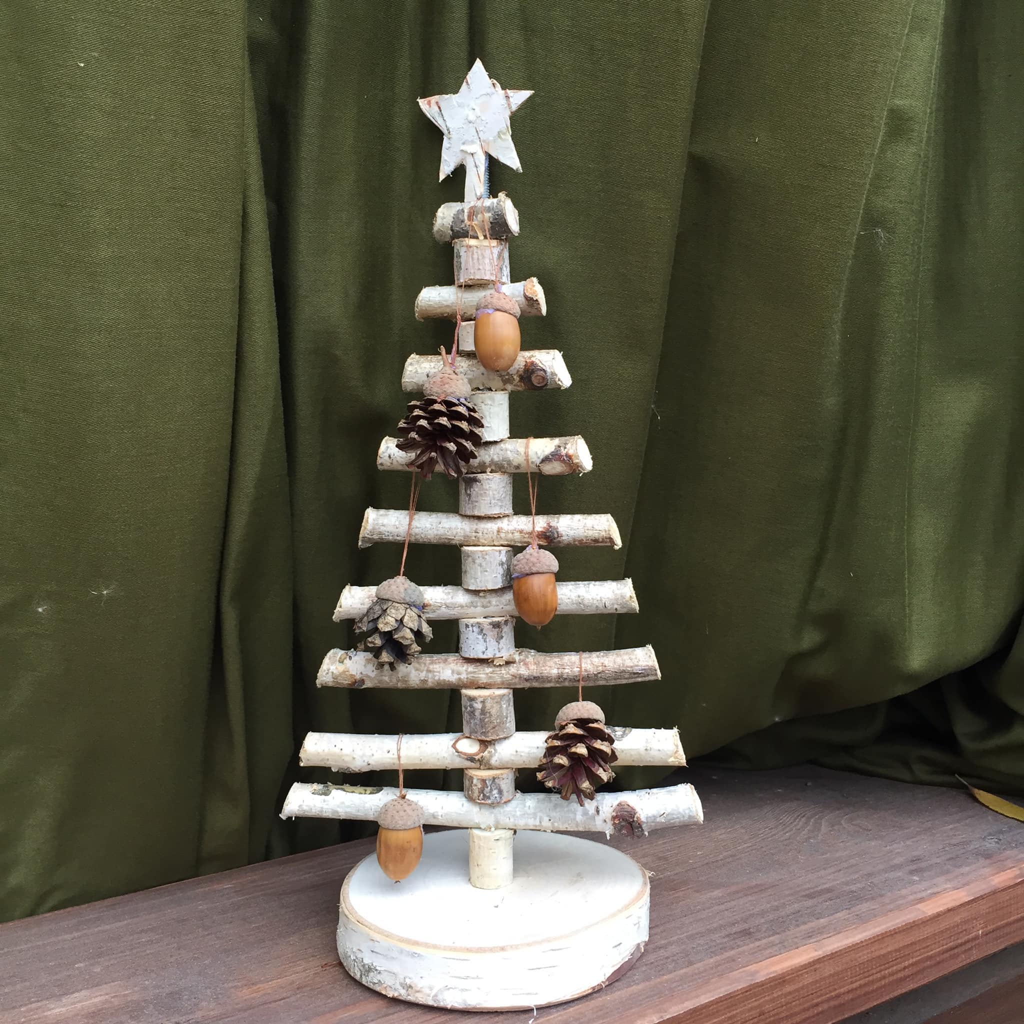 Sapin De Noël Miniature En Bois à Assembler - 19x11 Cm - 24 Pendentifs Inclus - Déco Bureau, Fenêtre, Table - TAIYOU
