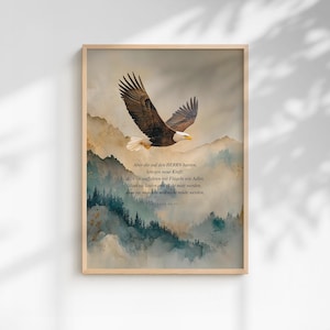 Könnte beinhalten: Ein gerahmter Kunstdruck mit einem fliegenden Weißkopfseeadler über einer Aquarelllandschaft. Der Adler hat braunes und weißes Gefieder. Der Druck enthält deutschen Text aus Jesaja 40,31.