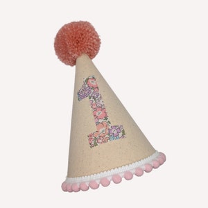 Cappello da festa con pompon in Liberty London Ditsy Floral Prints