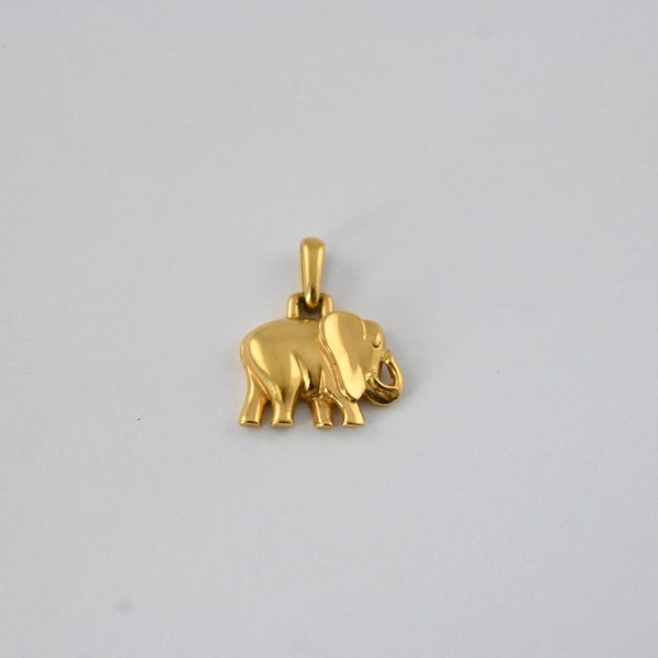 Pendentif porte bonheur éléphant trompe en l'air en plaqué or