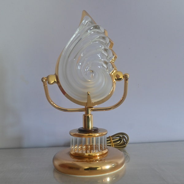 Lampe en métal doré et en verre