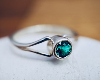 Emerald ring | 925 Sterling Silver | May birthstone ring | Green biron emerald ring | Handmade jewellery | Mothers day gift