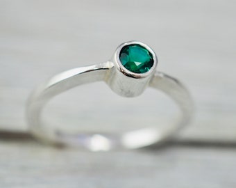 Emerald stacking ring | Simple emerald sterling silver ring | Birthstone jewellery | Gift for her | Gift for daughter | Gift for wife