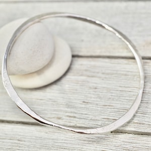 3.2 mm Silber gehämmerter Armreif | Sterling Silber gehämmerter Armreif | Handmade Silber Armband | Geschenk zur Silberhochzeit | Geschenk für Frau