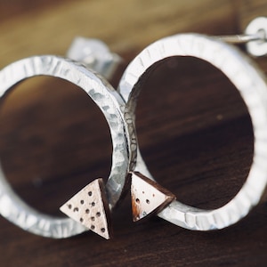 Round silver earrings with copper section | Hammered sterling silver earrings | Handmade earrings
