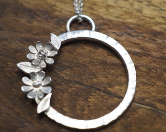 Silver daisy pendant | Sterling silver flower necklace | Handmade silver jewellery | Gift for her | Mothers day gift