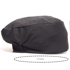 K&ouml;nnte beinhalten: Schwarze Kochm&uuml;tze mit einem Umfang von 57 cm und einer H&ouml;he von 9 cm.