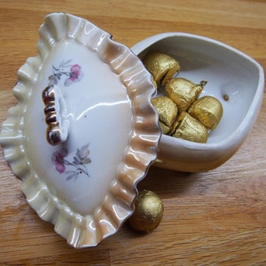 Vintage Vase with lid, Vintage Ceramic Trinket Box with lid, vase with flowers, Sweets Box, Candy box, Jewelry Holder