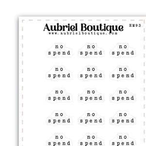 Può includere: Un foglio di adesivi bianco di Aubriel Boutique contenente diciotto adesivi fustellati individuali. Ogni adesivo ha la forma di una piccola etichetta e mostra il testo nero no spend in un carattere in stile macchina da scrivere.