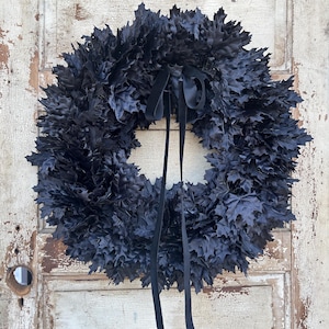 Black Halloween Wreath, All Black Wreath for Front door, Gothic Wreath For Halloween, Black Maple Leaf, Elegant Halloween, Dark Cottagecore