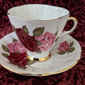 Vintage Windsor Bone China England Teacup and Saucer Large Roses