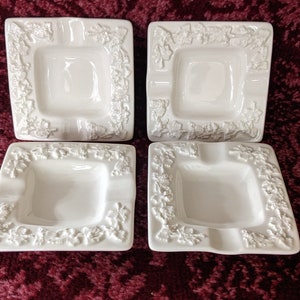 Vintage Wedgewood Set 4 vierkante witte asbakken