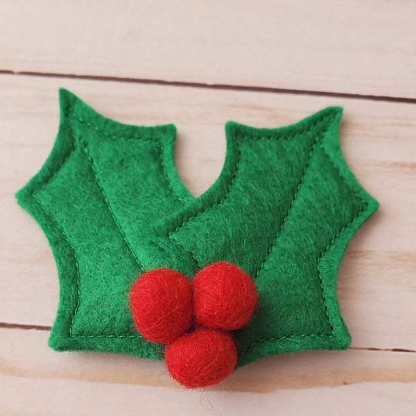 Holly berries and leaves brooch, Felt brooch, Christmas  Holly brooch, Christmas brooch, Gift for her, Christmas gift