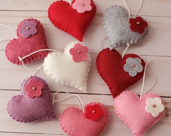 Felt heart with flower, Hand sewn and decorated hearts , Valentine's hearts, Hanging ornament, Valentine's day decoration Valentine's gift