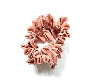 Plant-dyed silk scrunchie, old pink, natural dye, silk scrunchie, botanical dye, handmade in France