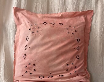 Plant-dyed pillowcase, unique piece, old French linen, old embroidery, recycled piece, vegetable dye, cotton