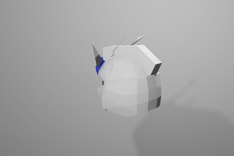 Puede incluir: Un modelo 3D geom&eacute;trico blanco de una cabeza de robot con un acento azul en la parte delantera.