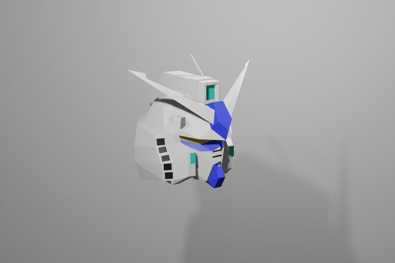 Puede incluir: Una cabeza de robot blanca, azul y turquesa con un dise&ntilde;o afilado y angular. La cabeza est&aacute; hecha en un estilo de bajo pol&iacute;gono, lo que le da un aspecto de bloque.