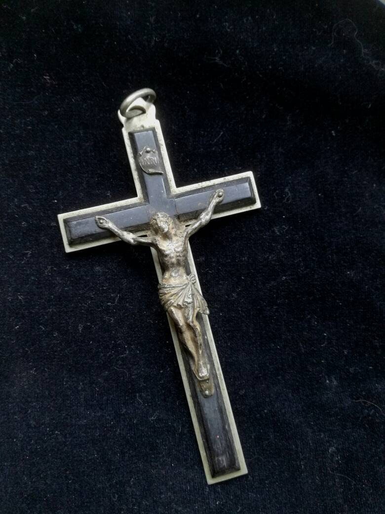 Croix Antique, Croix Antique de Crucifix