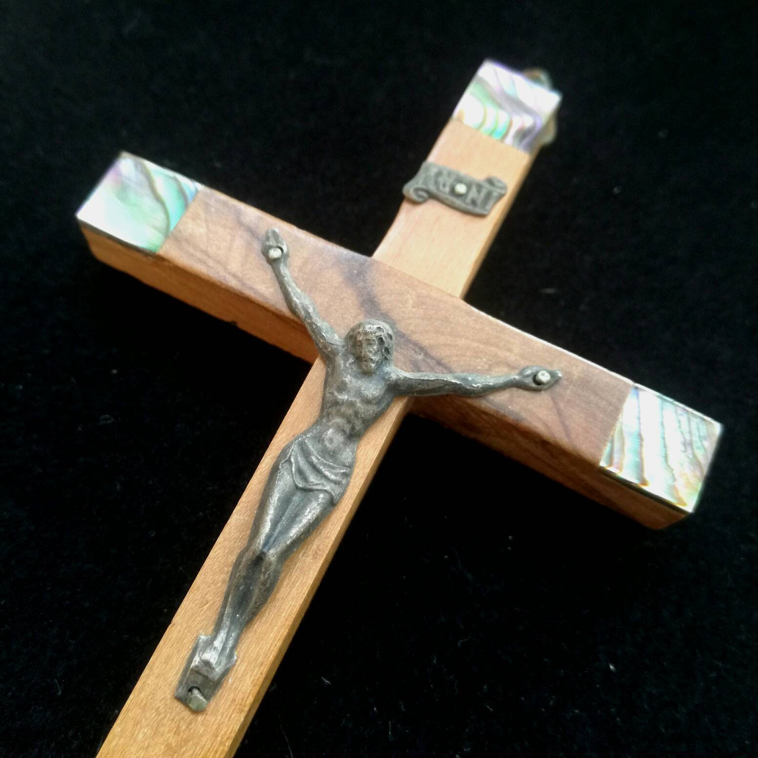 Crucifix en Bois de Jérusalem, Incrusté Nacre, Croix Vintage