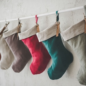 Kerst gepersonaliseerde linnen kous, cadeau zonder afval, leren label, gepersonaliseerd kerstcadeau, GRATIS gepersonaliseerde naamgravure