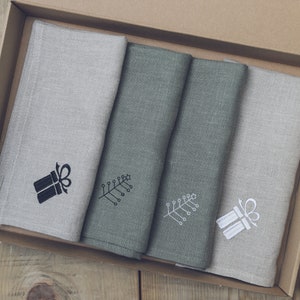 Geborduurde linnen servetten set van 4, 6, 8 / housewarming cadeau / handgemaakte linnen cadeauset in duurzame geschenkverpakking