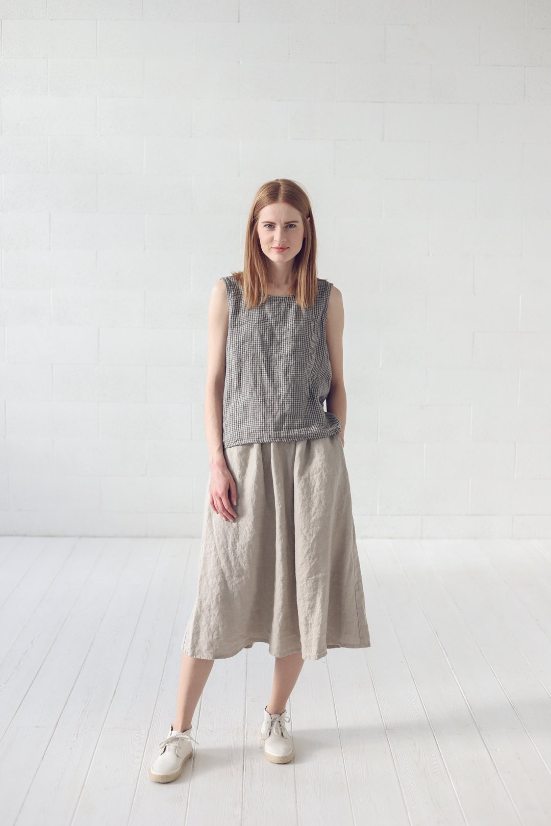 13a125 Sleeveless linen top – summer neutrals