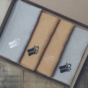 Cadeauset geborduurd linnen in duurzame geschenkverpakking / Handgemaakt cadeau tafellinnen servetten set van 4, 6, 8 / housewarmingcadeau