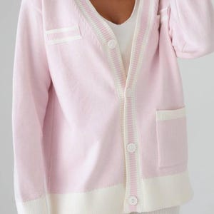 Hellrosa Strickjacke für Frauen, stilvolle Strickjacke mit Knöpfen für Winter und Herbst, lässige schicke Strickjacke Damen
