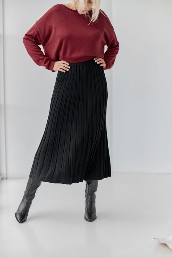 Black pleated knit skirt hotsell