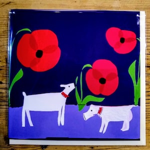 Animaux de compagnie et coquelicots. Carte d’anniversaire vierge. Chiens coquelicots.