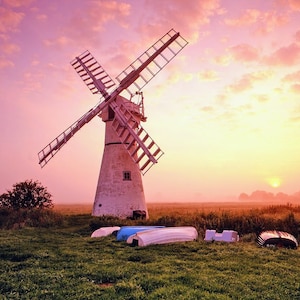 Thurne Windmühle im Morgengrauen. Quadratische blanko Geburtstagsgrußkarte