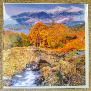 Ponte Ashness, Distretto dei Laghi. Biglietto di auguri/compleanno vuoto da 6x6 pollici. Montagne del paesaggio