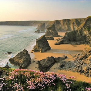 Étapes de Bedruthan, Cornouailles. Paysage de carte d'anniversaire/de voeux.
