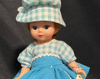 Vintage 1997 Madame Alexander “Mixup Maggie” 8&quot; Doll – Commemorative Edition w/ Tag & Box – Collectible Gift – Great Condition