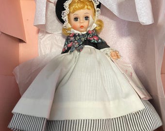 Vtg 1980s Mme Alexander “Great Britain” Doll – Miniature Showcase #558 – With Original Box