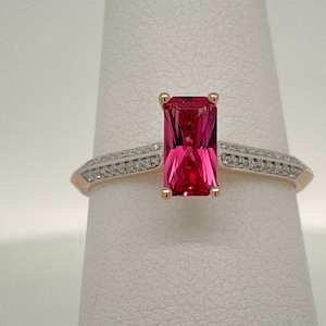 Natural Red Spinel with Diamond Melee 14K Rose Gold Ring w/ White Gold Accent Size 7 (Sizable)