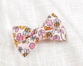 Flowers and Bees Cat Bow Tie