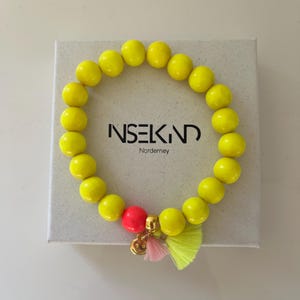 Träpärlarmband, sommarstil, neongult, armband med tofs