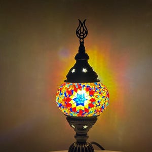 Türkische marokkanische handgefertigte orange rote Tischlampe mit kostenloser LED-Birne und kostenlosem Versand