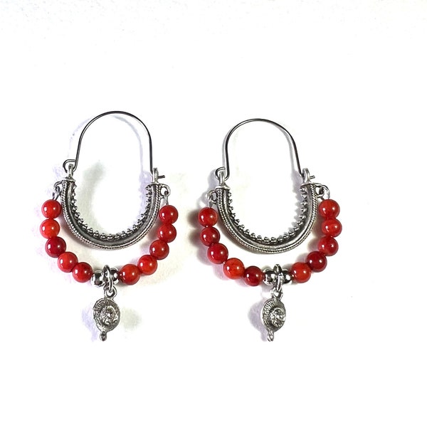 Boucles d'oreilles traditionnelles croates faites à la main avec perles rouges argentées - Verizice - Unique et élégante