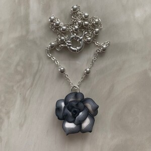 Beautiful pendant chain! Polimer rose.