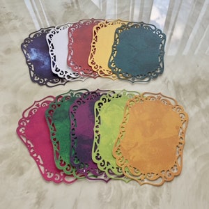 Ensemble de papier pour créer une carte de vœux, des embellissements. Belles coupes dues.