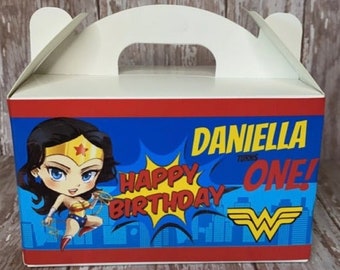 Wonder Women lollies/lollipops x 8 superhero/Belgian Chocolate/parties/favours 
